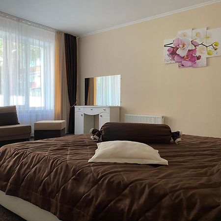 Орхідея Hotel Romni Kültér fotó