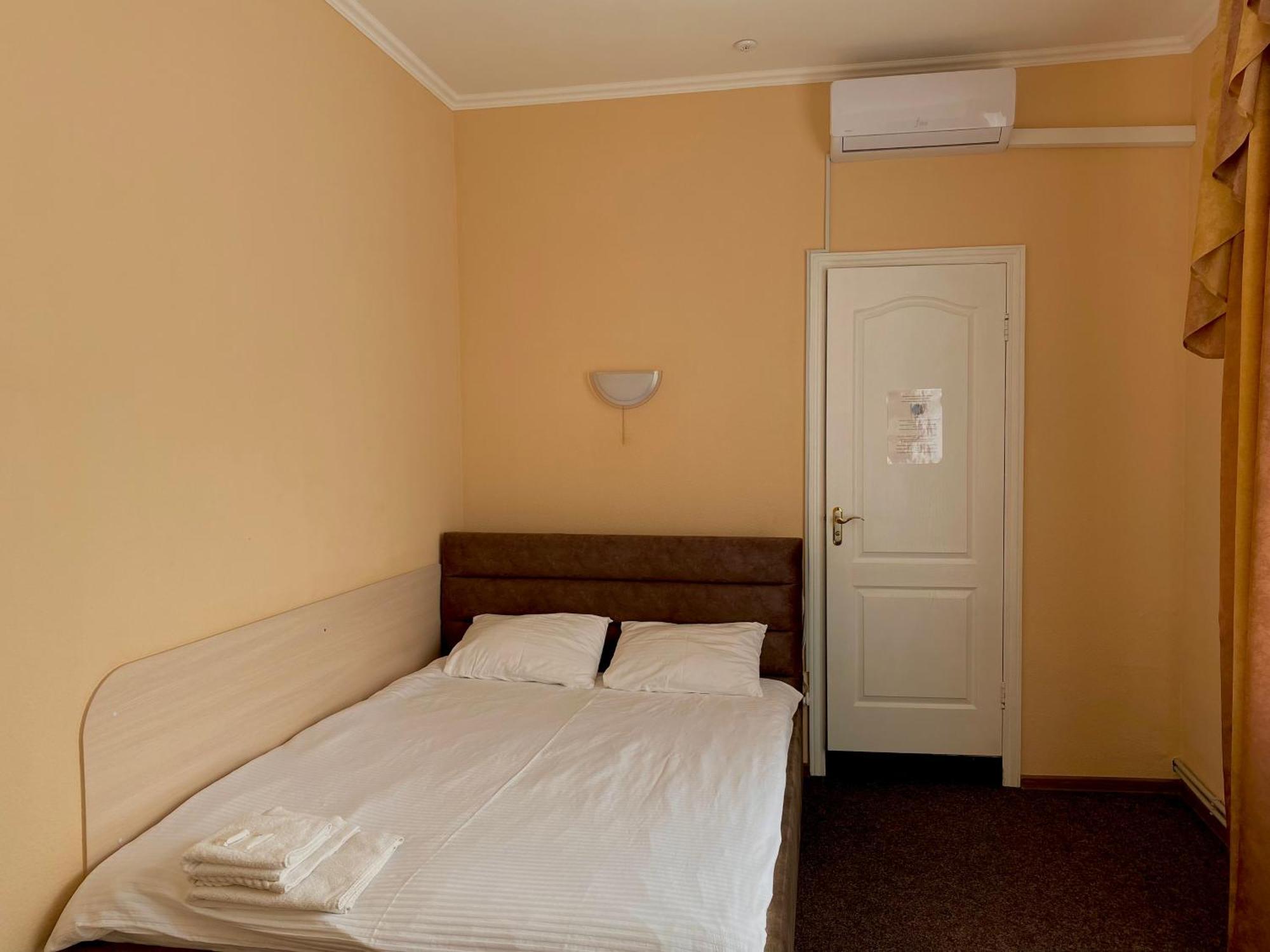 Орхідея Hotel Romni Kültér fotó