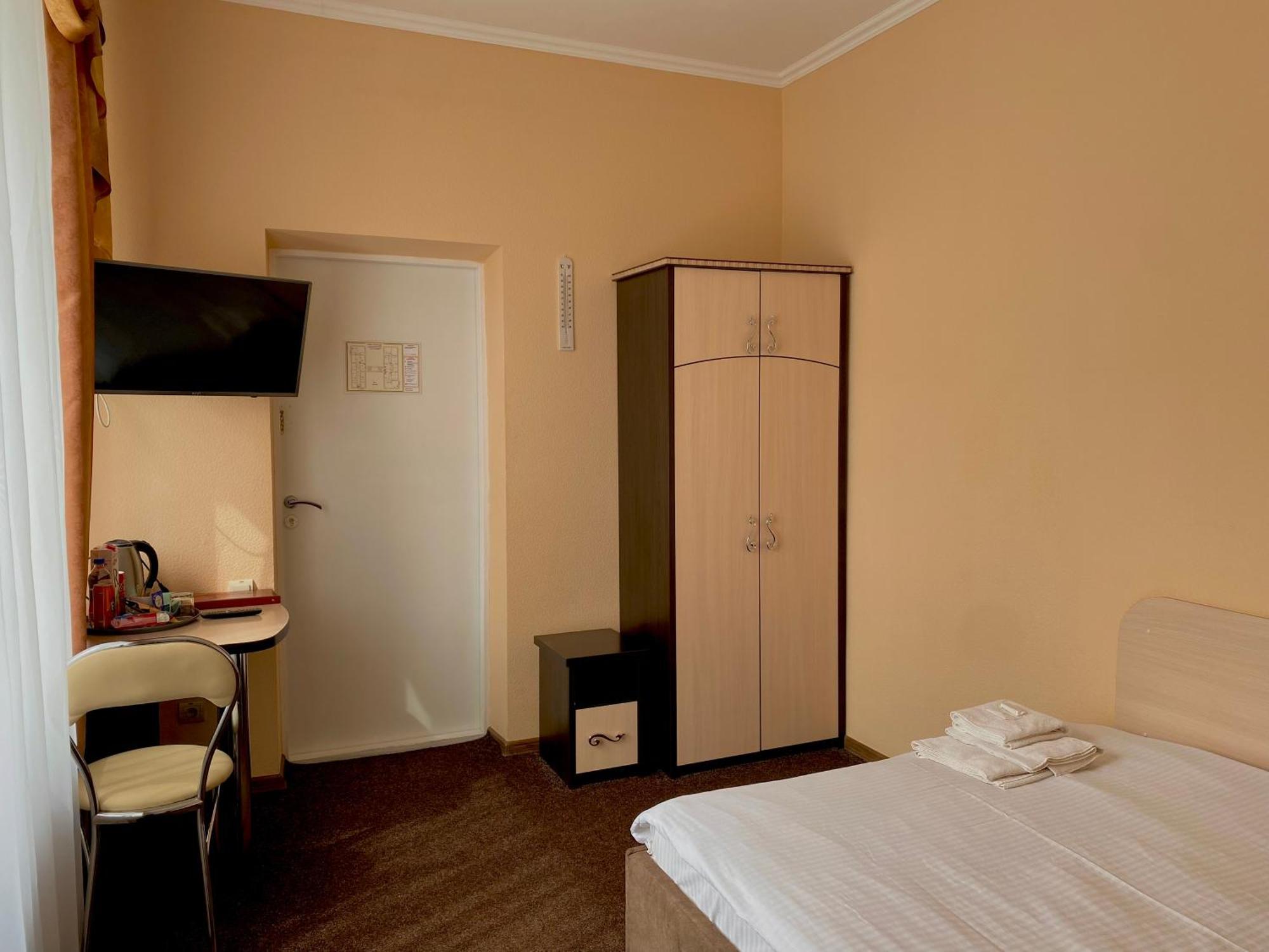 Орхідея Hotel Romni Kültér fotó