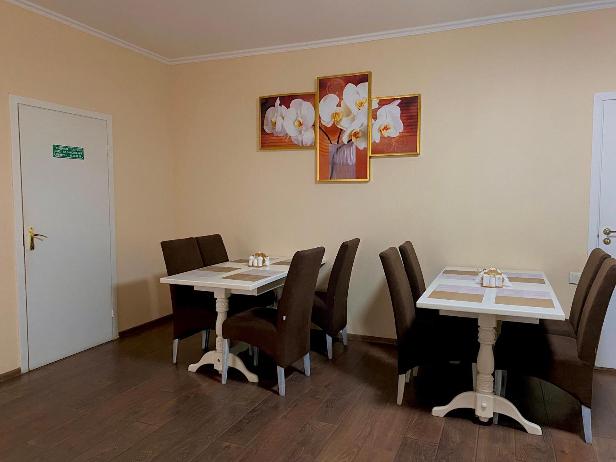 Орхідея Hotel Romni Kültér fotó