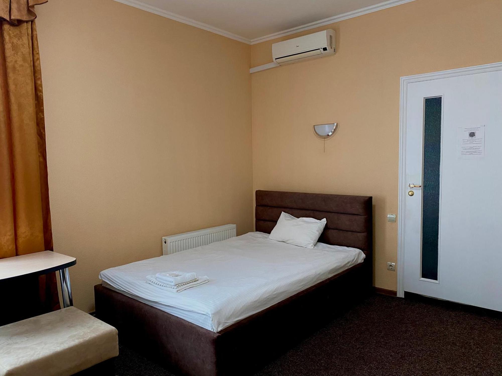 Орхідея Hotel Romni Kültér fotó