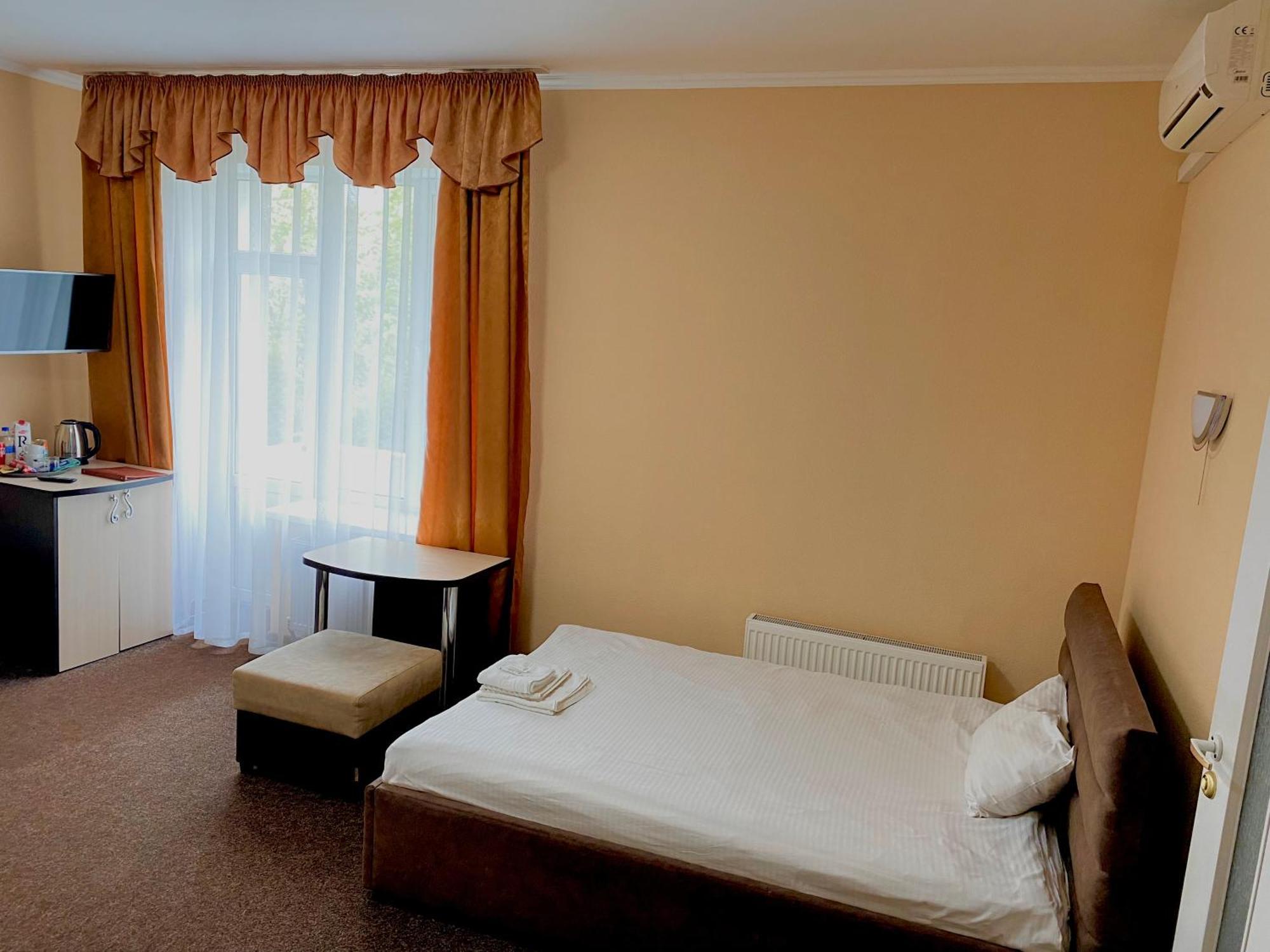 Орхідея Hotel Romni Kültér fotó