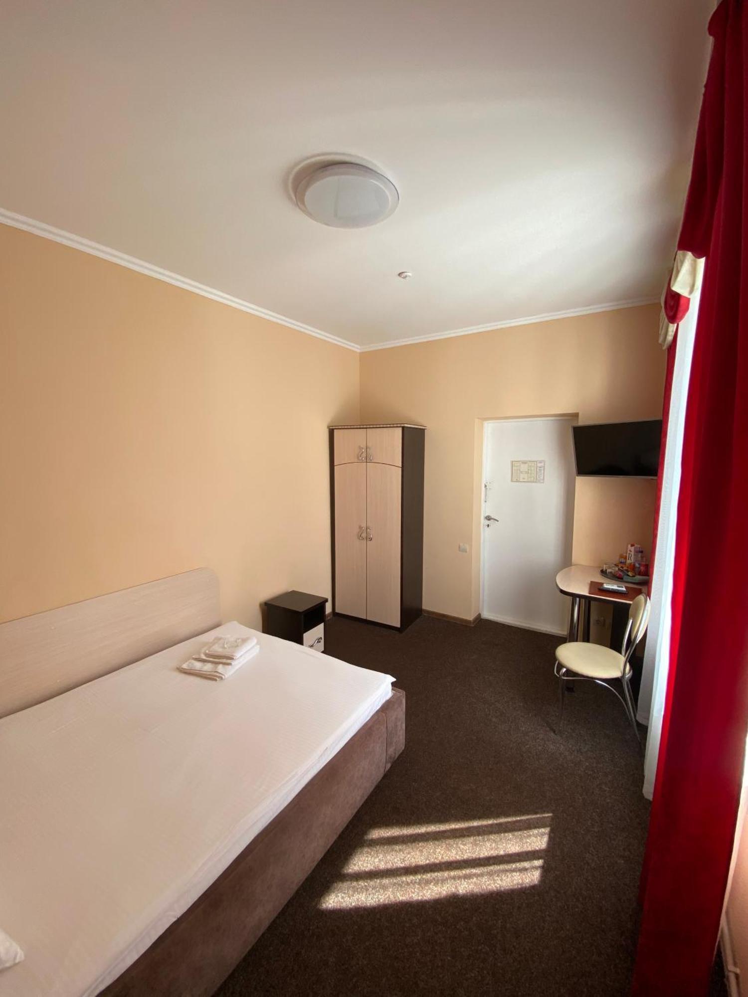 Орхідея Hotel Romni Kültér fotó