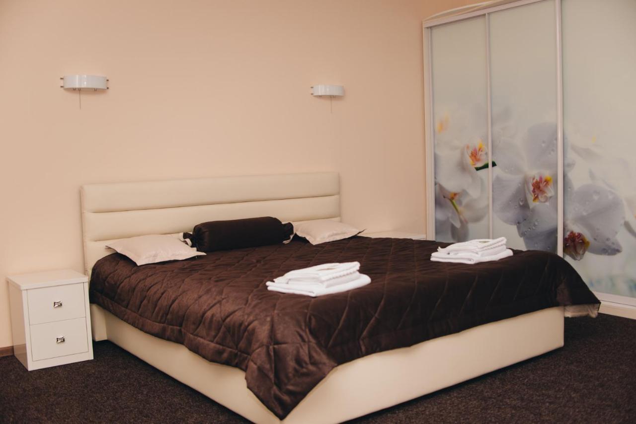 Орхідея Hotel Romni Kültér fotó